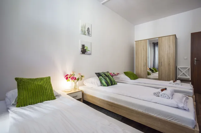 شقة بستة أسرّة بشرفة بغرفتي نوم مع أريكة، Galeria Italiana Apartments 1/3