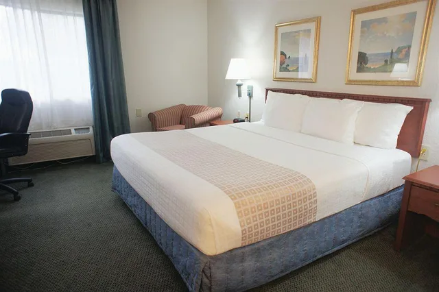 Standard, King Bed, La Quinta Inn by Wyndham Ft. Lauderdale Tamarac East 1/1