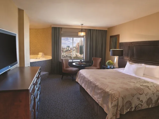 Resort, Superior, King Bed، Excalibur Hotel and Casino 2/10