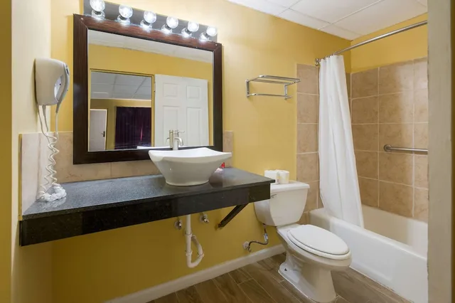 غرفة قياسية بسرير كينج، Econo Lodge Gretna - New Orleans 4/5