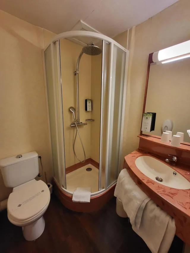 Room, Twin Beds, Hotel Kyriad Saint Quentin En Yvelines - Montigny 6/7