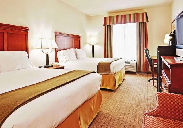 غرفة قياسية بسريرين كوين، Holiday Inn Express Hotel Suites Dyersburg 1/7