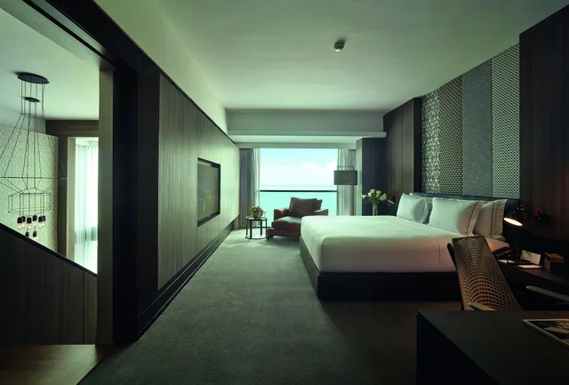 Deluxe room, G Hotel Gurney 2/3
