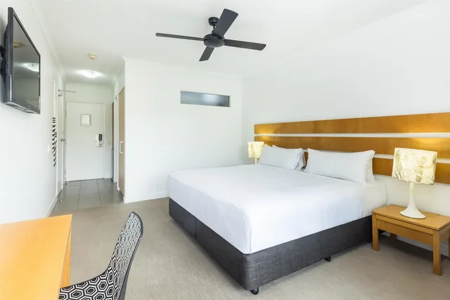 غرفة بسريرين كينج بإطلالة على المسبح بغرفتي نوم، Oaks Port Douglas Resort 2/10