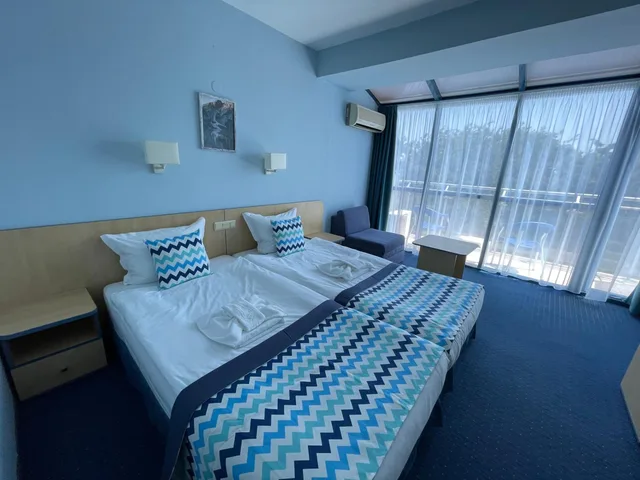 غرفة قياسية بسرير مزدوج أو سريرين منفصلين مع سرير إضافي، BSA Holiday park Hotel 4/10