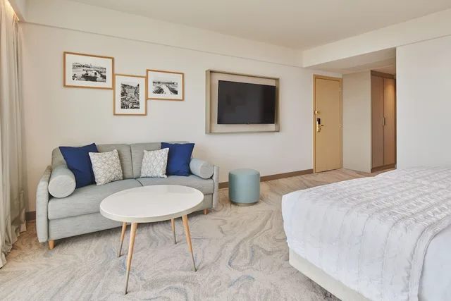 غرفة بسريرين منفصلين بإطلالة على المتنزه بشرفة، Le Meridien Lav 3/5