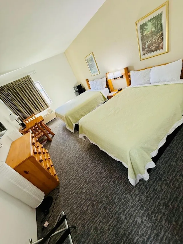 Basic, 2 Queen Beds, Accessible, Knights Inn New Florence 5/10