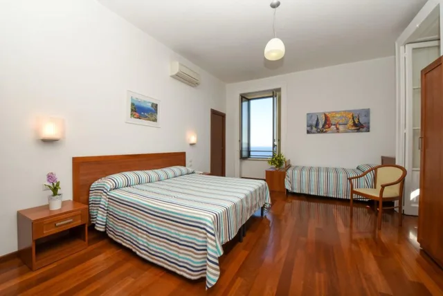 غرفة ثلاثية بسريرين، Villa Crawford 1/4