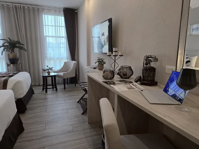 Standard, Twin Beds, Le Cannes, a Recall Luxe Hotel 6/6