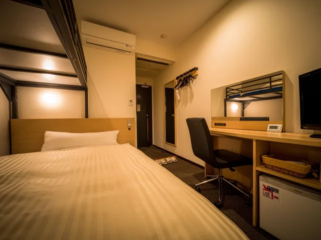 Super, 1 Double and 1 Single Bed، Super Hotel Hachinohe Nagayokocho 1/2