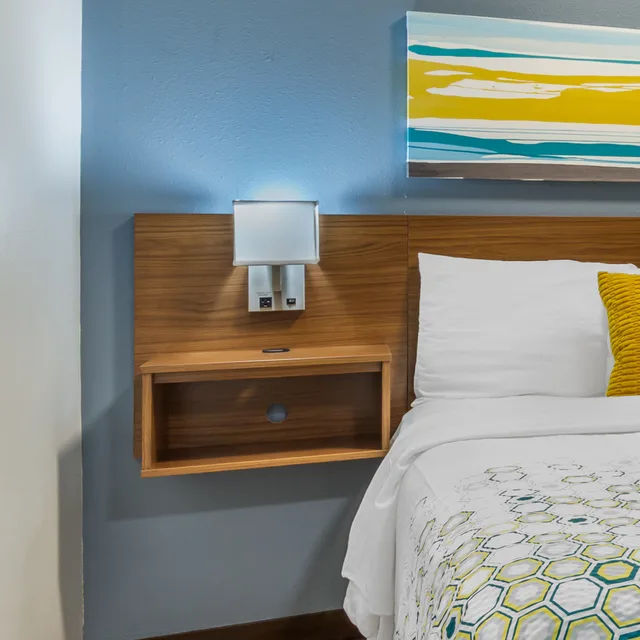 جناح بسرير كوين لذوي الإعاقة، HomeTowne Studios & Suites by Red Roof Greensboro 3/5