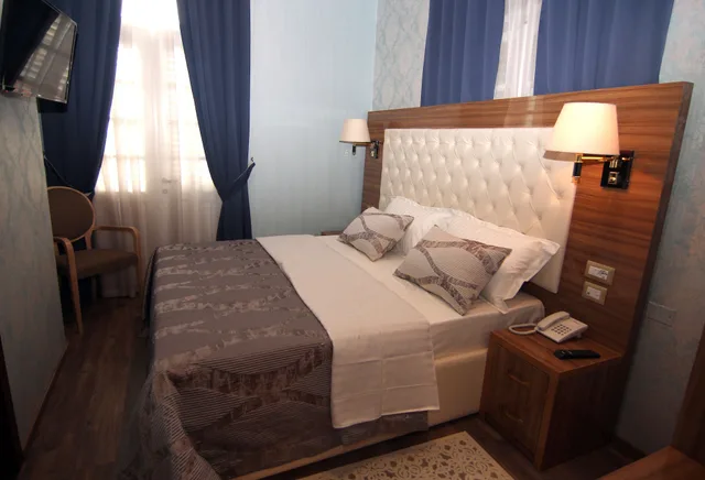 غرفة كومفورت بسريرين منفصلين بإطلالة على المدينة بغرفة نوم واحدة، Hotel Boutique Restorant Gloria 2/3