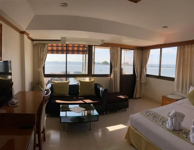 غرفة ديلوكس بسرير مزدوج أو سريرين منفصلين بإطلالة على البحر، Seaview Hotel Sriracha 6/10