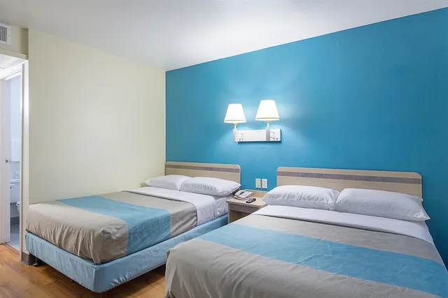 غرفة قياسية بسريرين مزدوجين، Motel6 Fredericksburg, VA - North 3/6
