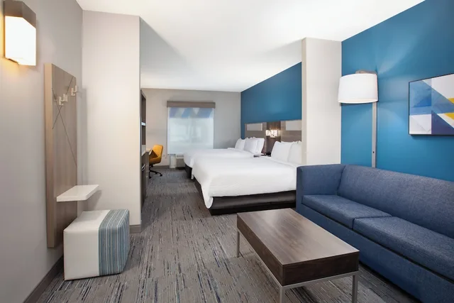 جناح بسريرين كوين مع أريكة، Holiday Inn Express Hotel Suites Grand Rapids North 6/6