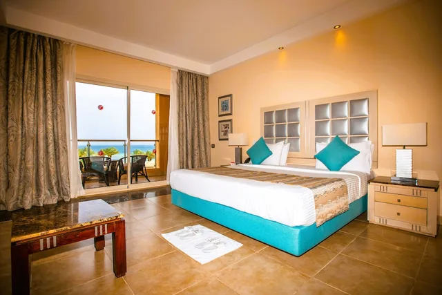 غرفة سوبيريور بسرير كينج بإطلالة على البحر، Tropitel Sahl Hasheesh 3/10
