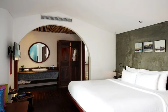 Serene, King Bed, Balcony, Corner، The Myst Dong Khoi 1/3