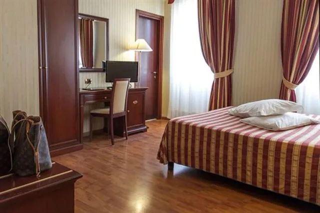 Comfort, Twin Beds, Balcony, Benaco 1/5