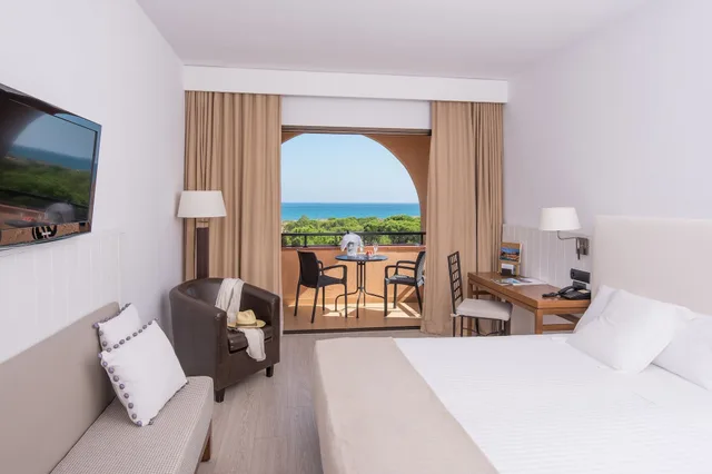 غرفة بسرير كوين بإطلالة على البحر بشرفة، La Costa Golf and Beach Resort 1/2