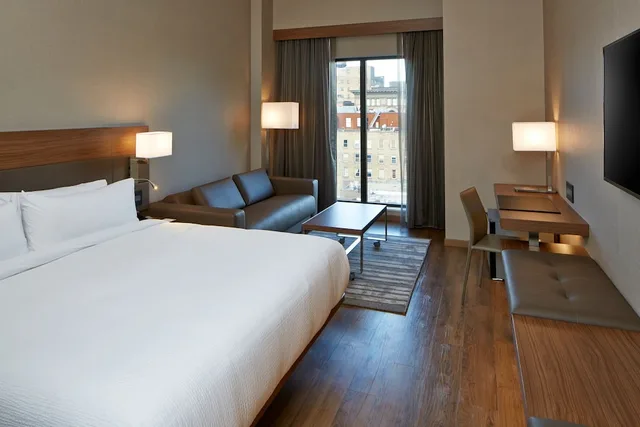 غرفة بسرير كينج مع أريكة، Ac Hotel By Marriott Minneapolis Downtown 1/5