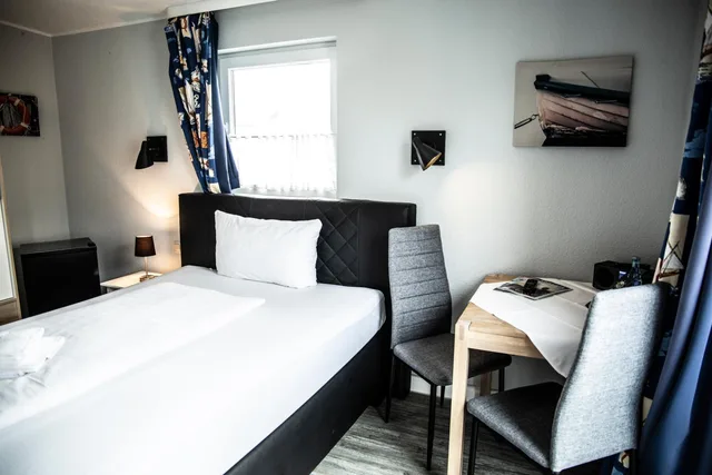 Room, Single, Balcony, Hotel Tum Stuurmann 3/5