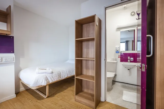 Standard, Triple, 3 Beds, LSE HIGH HOLBORN 2/2
