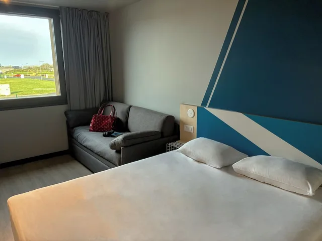 غرفة عائلية بسرير مزدوج مع أريكة، Ibis Pontorson Baie Du Mont-Saint-Michel 1/2