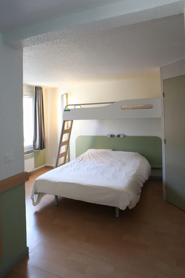 غرفة ثلاثية بسرير مزدوج وسرير بطابقين، Ibis Budget Boulogne Sur Mer Centre Les Ports 8/10