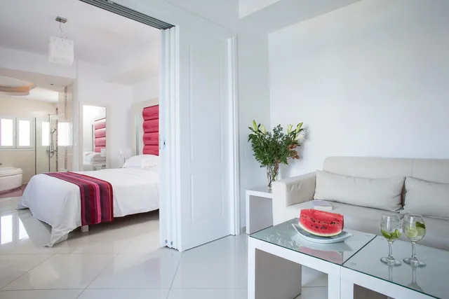 Honeymoon, Suite, Sea View, Outdoor Jetted Tub, Grand Beach 9/9