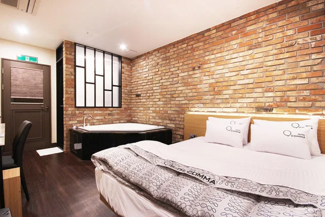 Deluxe, Nampo Comma Hotel 1/2
