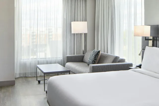 Room, King Bed, Campus View، Ac Hotel Auburn 3/10
