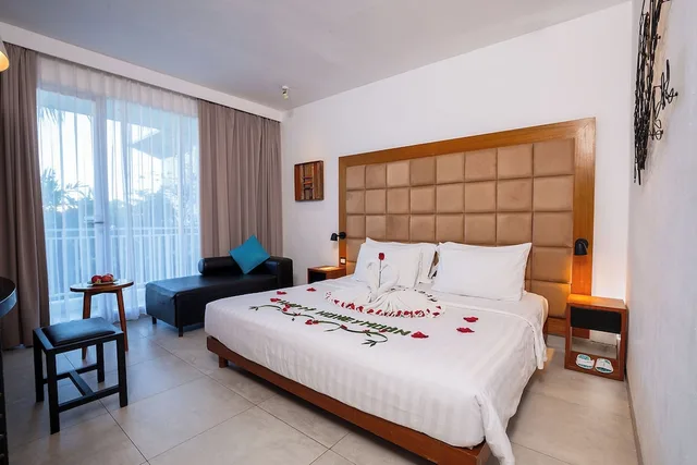 غرفة ديلوكس بسريرين منفصلين بإطلالة على المسبح، THE 1O1 Bali Fontana Seminyak 3/8