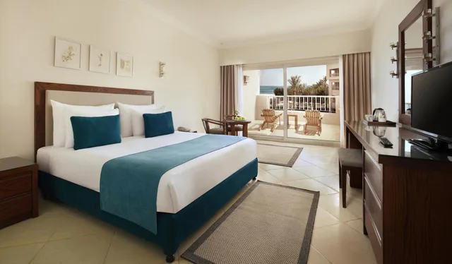 Superior, King Bed, Lateral Side Sea View، JAZ Soma Beach 2/5