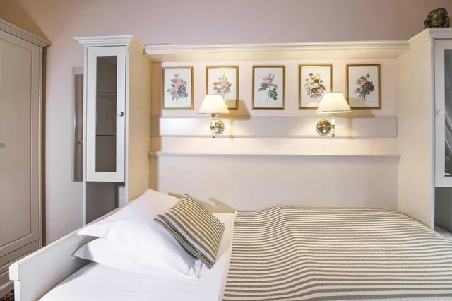 غرفة مفردة، Aura Palace 6/10