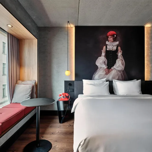 غرفة قياسية بسرير فردي بإطلالة على النهر، Radisson RED Vienna 1/3