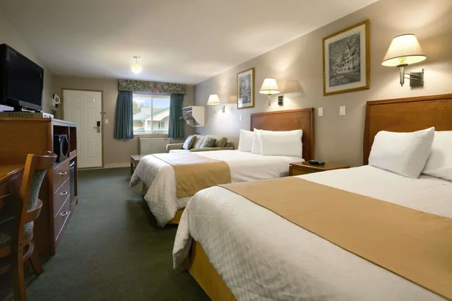 Room, 2 Queen Beds, Ramada Limited - Merritt 2/3
