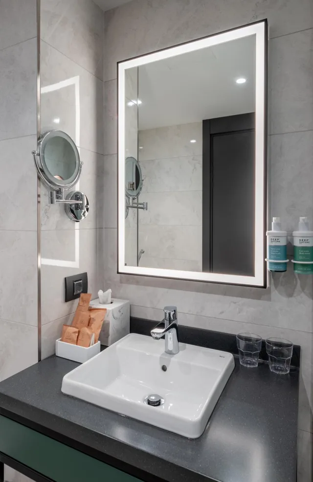 جناح، Novotel Tbilisi Center 4/7