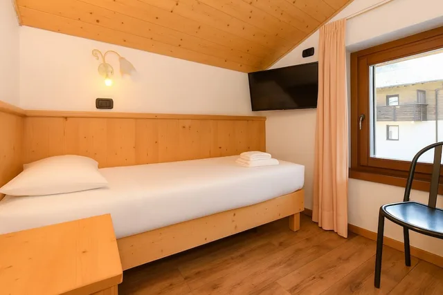 غرفة أساسية مفردة بسرير فردي، Hotel Bleis 1/5