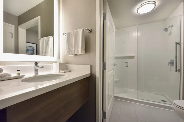 جناح بسرير كينج بغرفة نوم واحدة بمطبخ، Staybridge Suites Waterloo - St. Jacobs Area 4/6