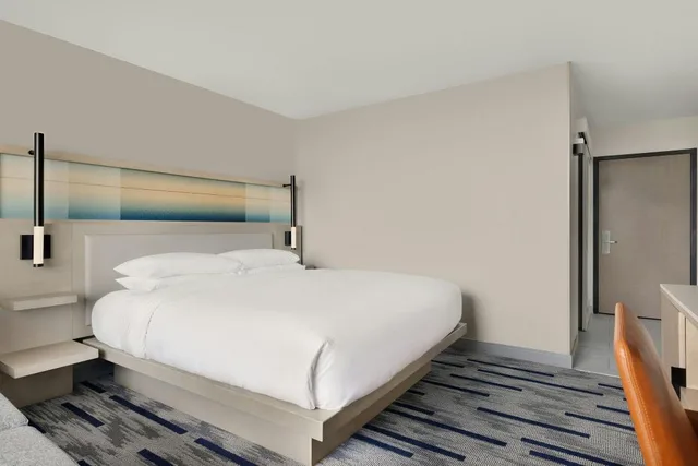 غرفة بسرير كينج في طابق مرتفع، Saddle Brook Marriott 3/5
