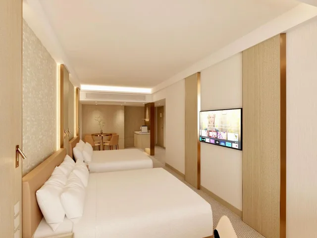 Newly Renovated Non-Smoking City View Family Room with Two Queen Bed، The Kimberley Hotel Hong Kong 3/7