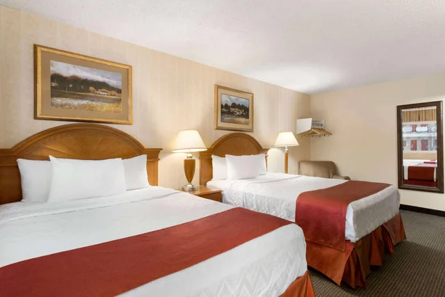 غرفة بسريرين كوين، Travelodge by Wyndham, North Battleford 2/6
