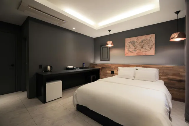 Standard, Hotel Yaja Jeongwang 2/3