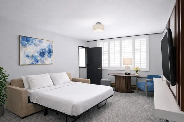 جناح جونيور بسرير كينج مع أريكة، Tilden Hotel 3/6