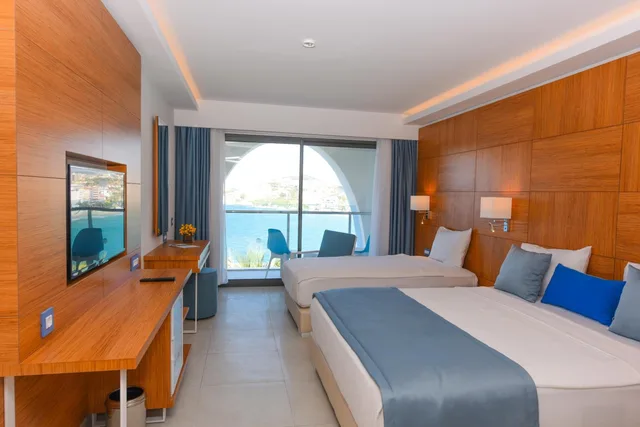 غرفة كبيرة بإطلالة على البحر، Imbat Hotel 1/6