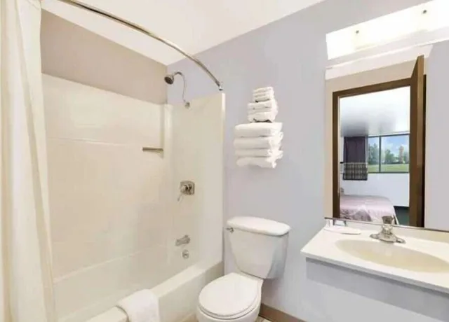 Exclusive, 1 Queen and 1 Bunk Bed, Fairbridge Inn And Suites 2/2