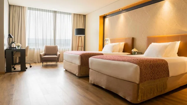 غرفة بريميوم بسريرين مزدوجين مع سرير إضافي، NH Collection Mexico City Airport T2 2/4