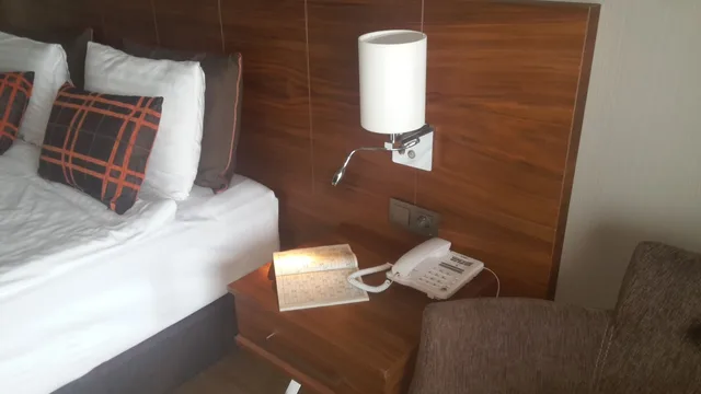 غرفة عائلية بسرير مزدوج وسريرين منفصلين بإطلالة جزئية على البحر، Side Sunport Hotel & Spa 8/8