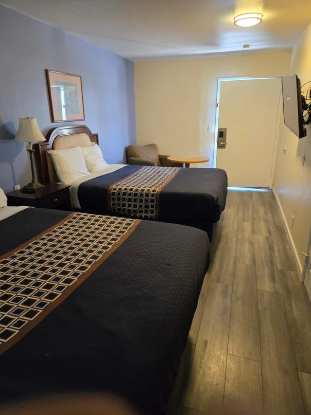 Suite, 1 King and 2 Double Beds, Rodeway Inn & Suites Blythe I-10, CA 16/18