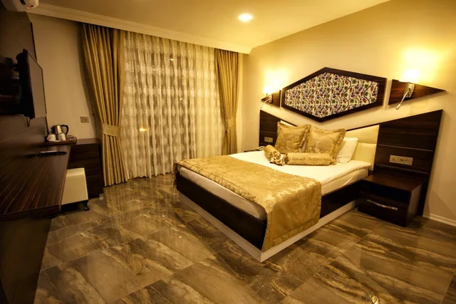 غرفة ثلاثية، Venus Suite Hotel 2/10